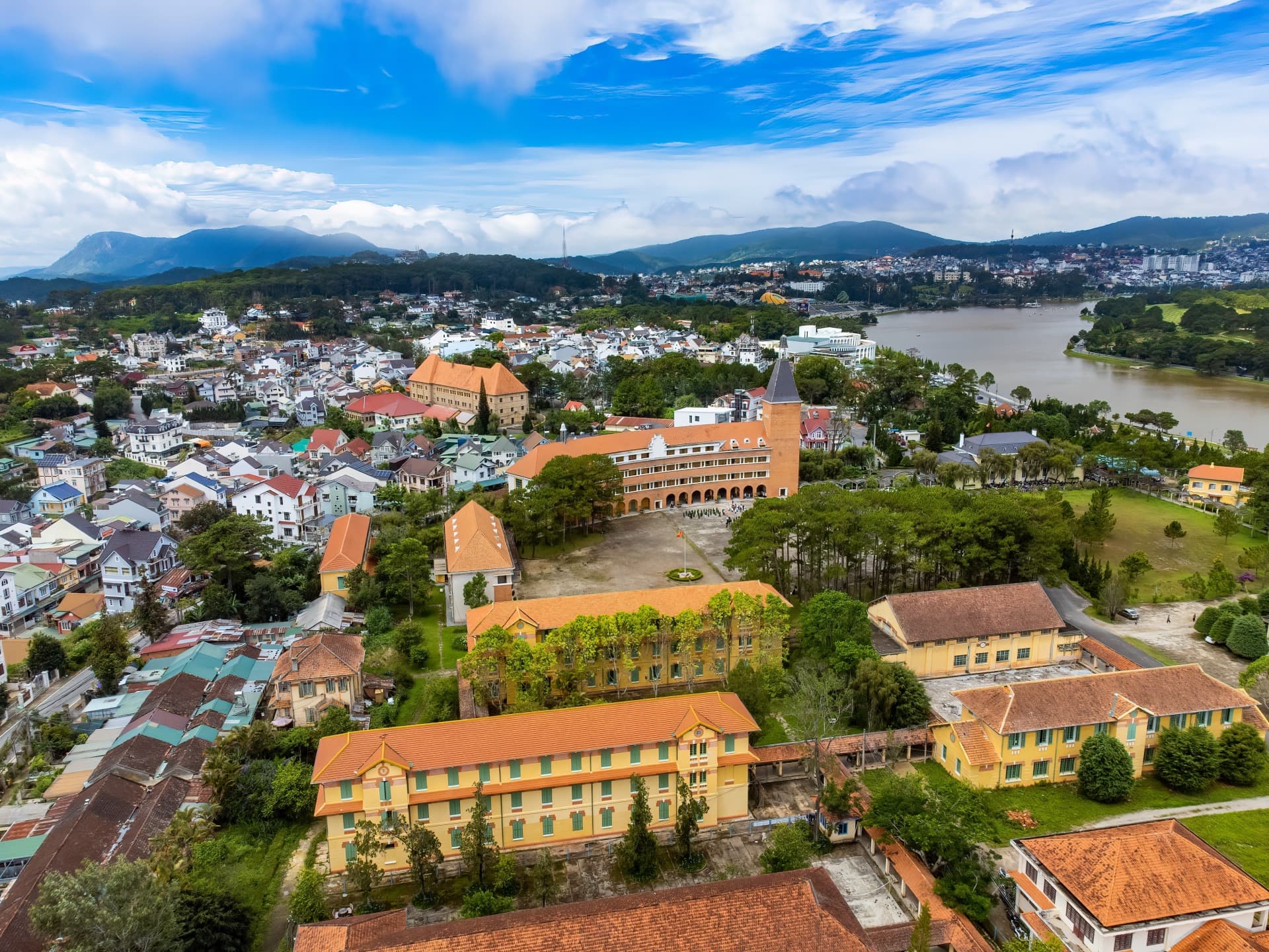 Dalat University