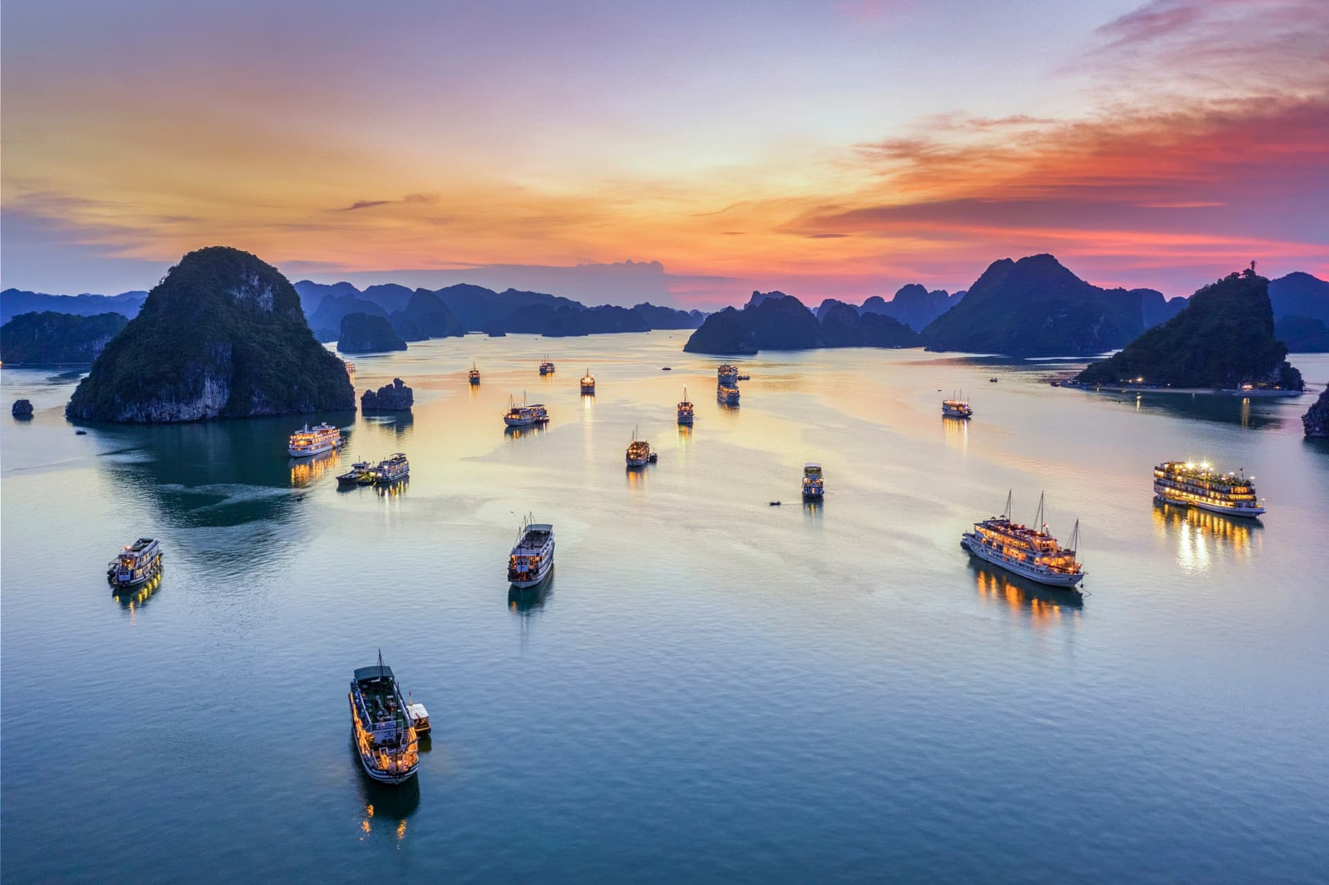 Halong Bay or Lan Ha Bay: Which Bay to Choose to Discover the Gulf of Tonkin?